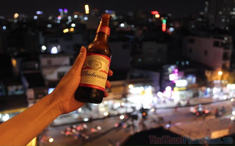 Tiệc nhậu ảnh nền ăn nhậu đêm khuya chill, ảnh nhậu bia rượu cùng bạn bè